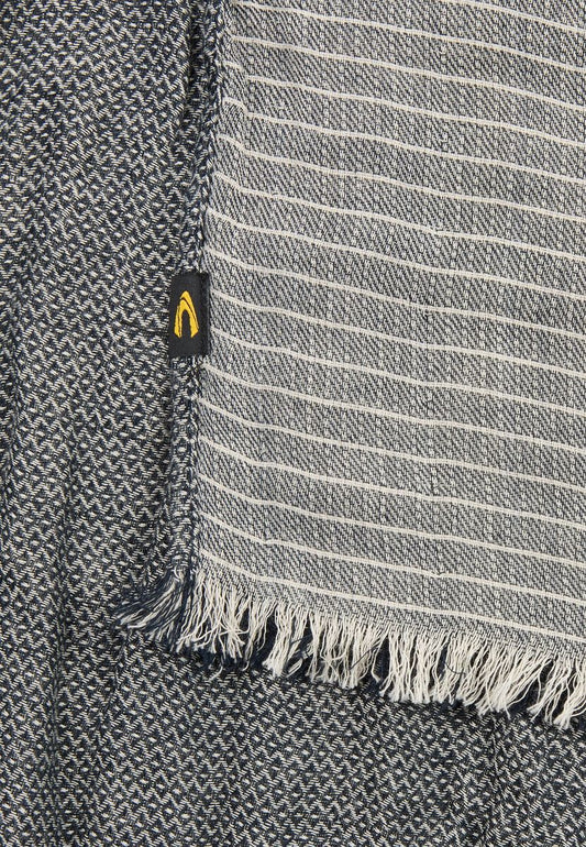 Baumwollschal mit gewebter Struktur und hohem Tragekomfort