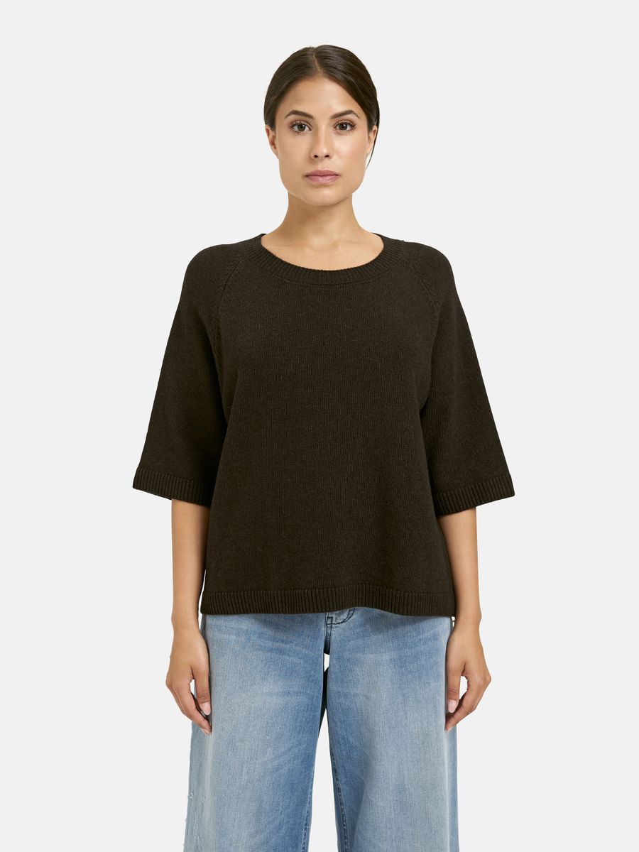 Loose fit Pullover with 1/2 sleeves and round neck