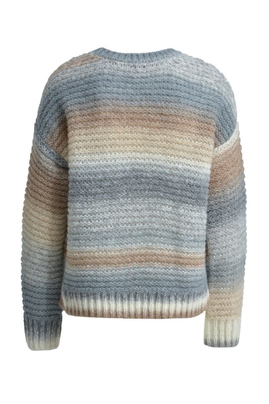 1/1 sleeve Pullover with oversized shoulders and normal fit