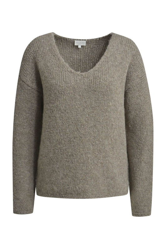 V-Neck pullover with oversized shoulders and 1/1 sleeves