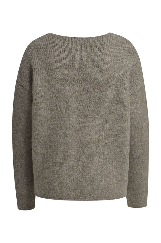 V-Neck pullover with oversized shoulders and 1/1 sleeves