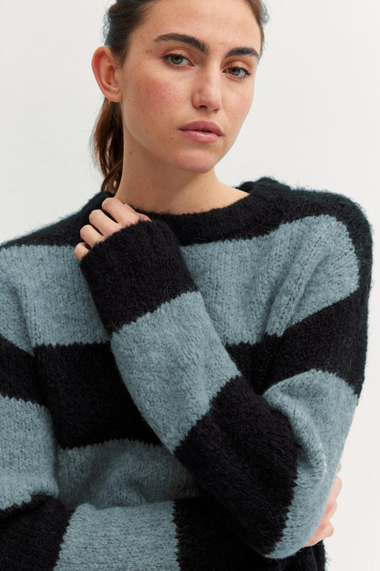 Fluffy striped Pullover