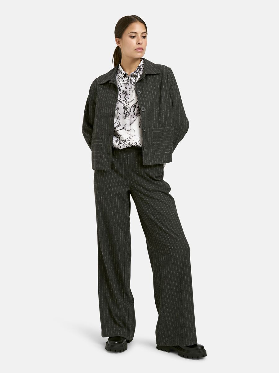 jacket w/collar patched pockets 1/1 sleeve