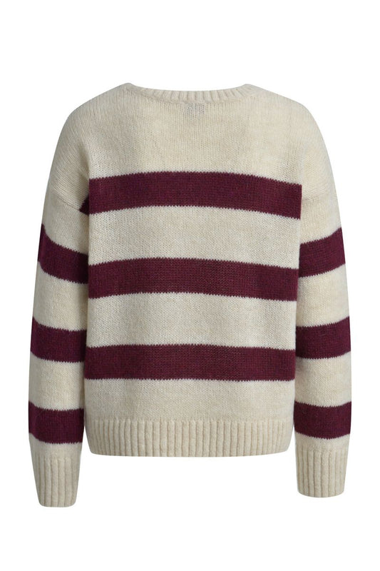 1/1 sleeve Pullover with oversized shoulders and normal fit