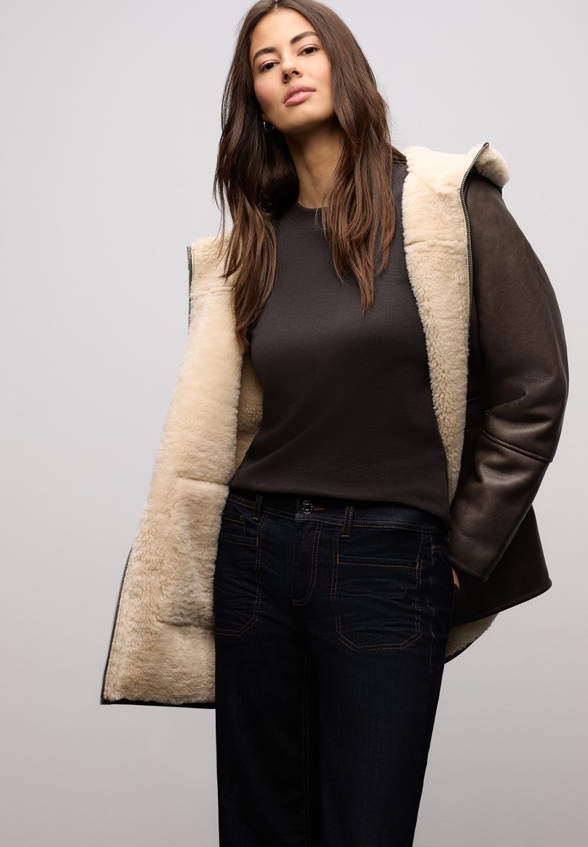 Basic Top mit Rippstruktur