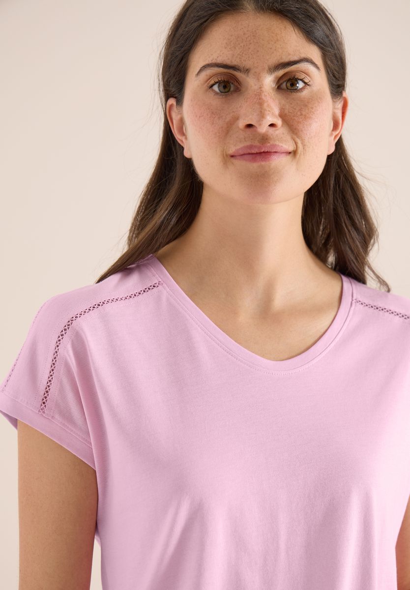 T-Shirt mit V-Neck und Spitzendetail
