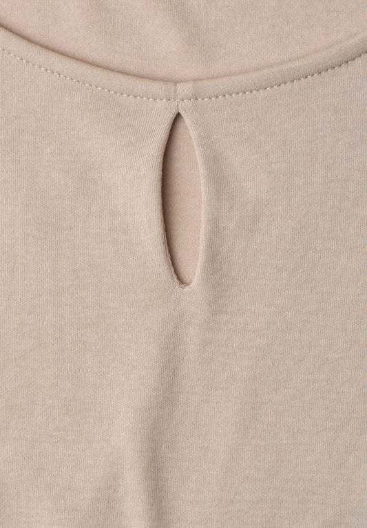 Top mit Rundhals und Cut-Out-Detail