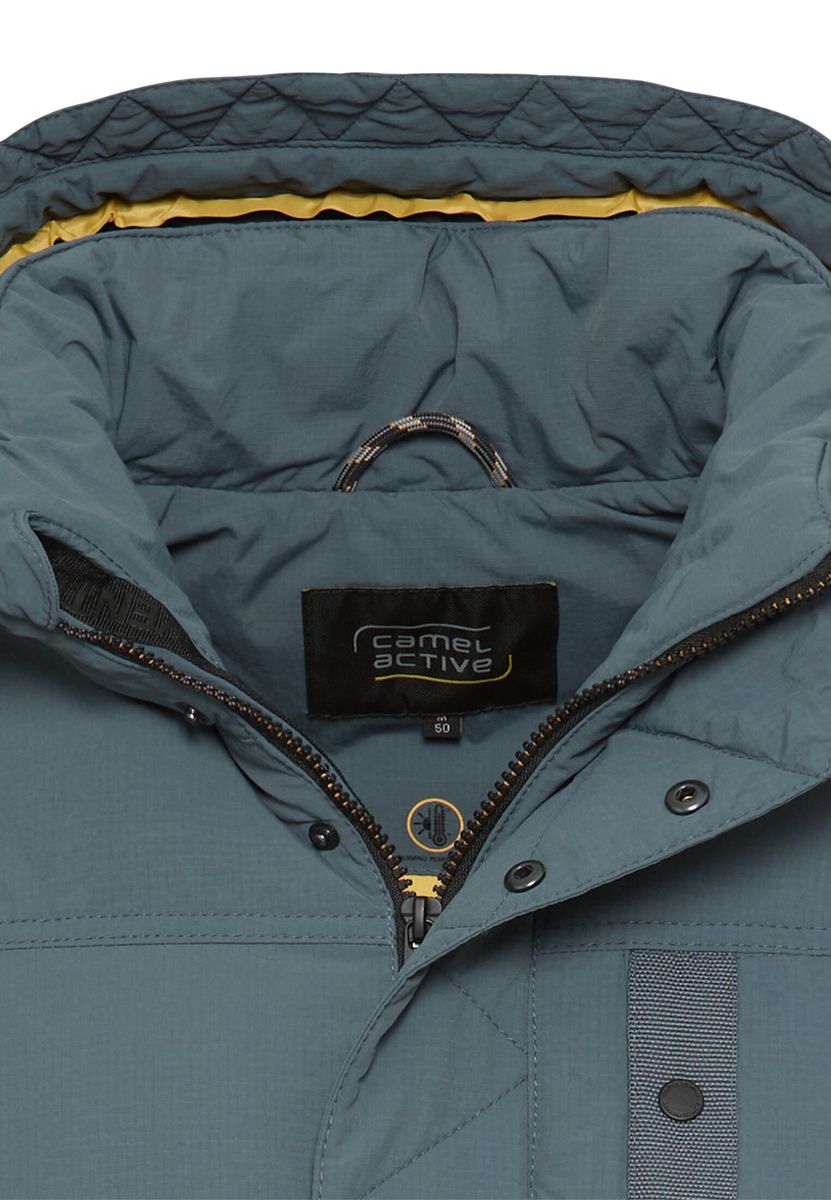 Steppjacke mit abnehmbarer Kapuze
