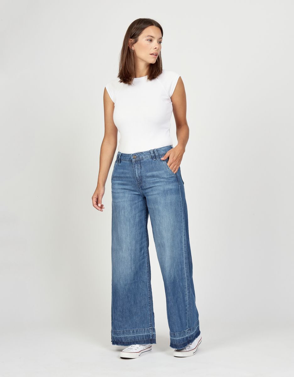 94MONA - wide fit