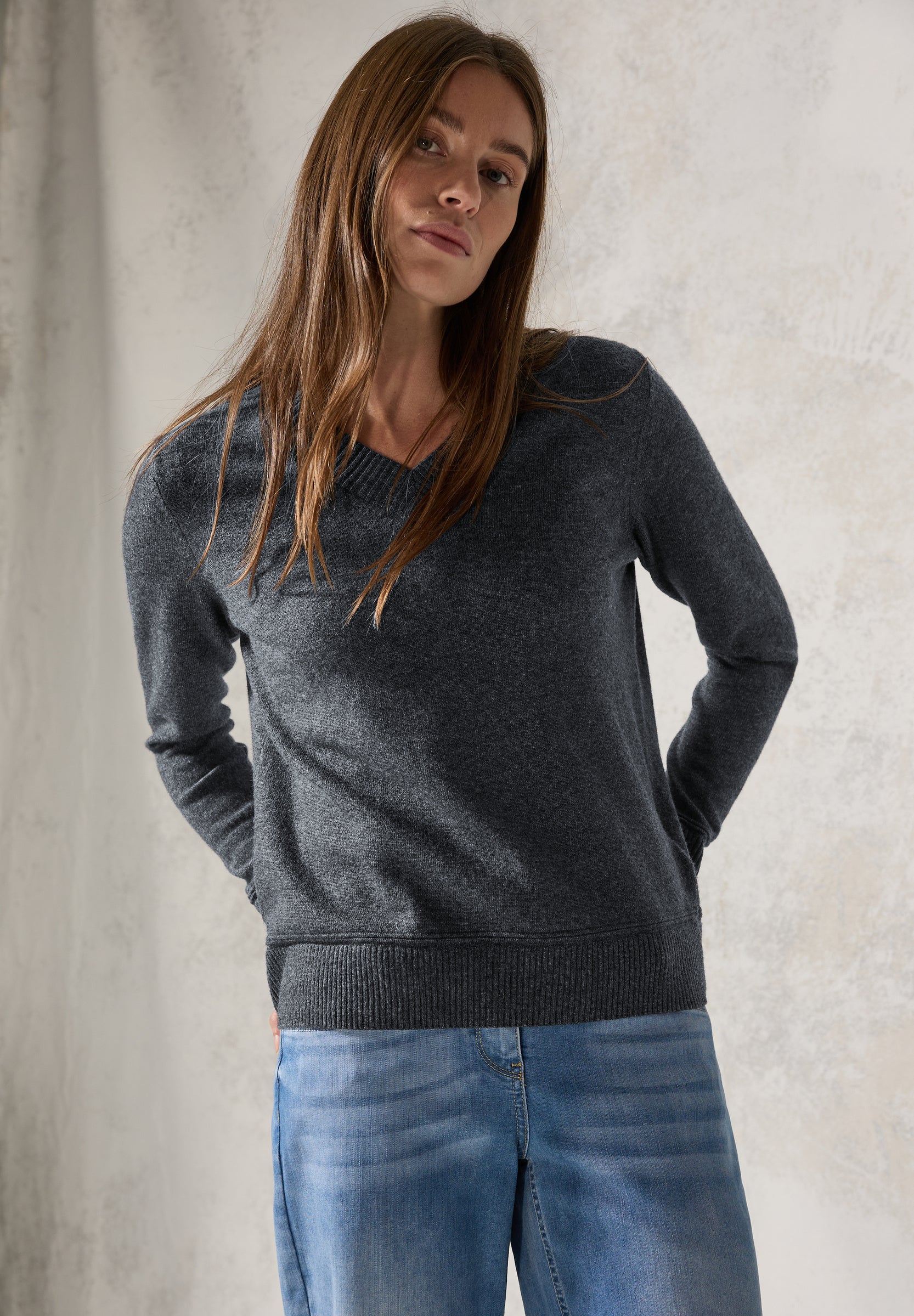 Kurzer Feinstrickpullover