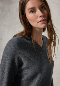 Kurzer Feinstrickpullover