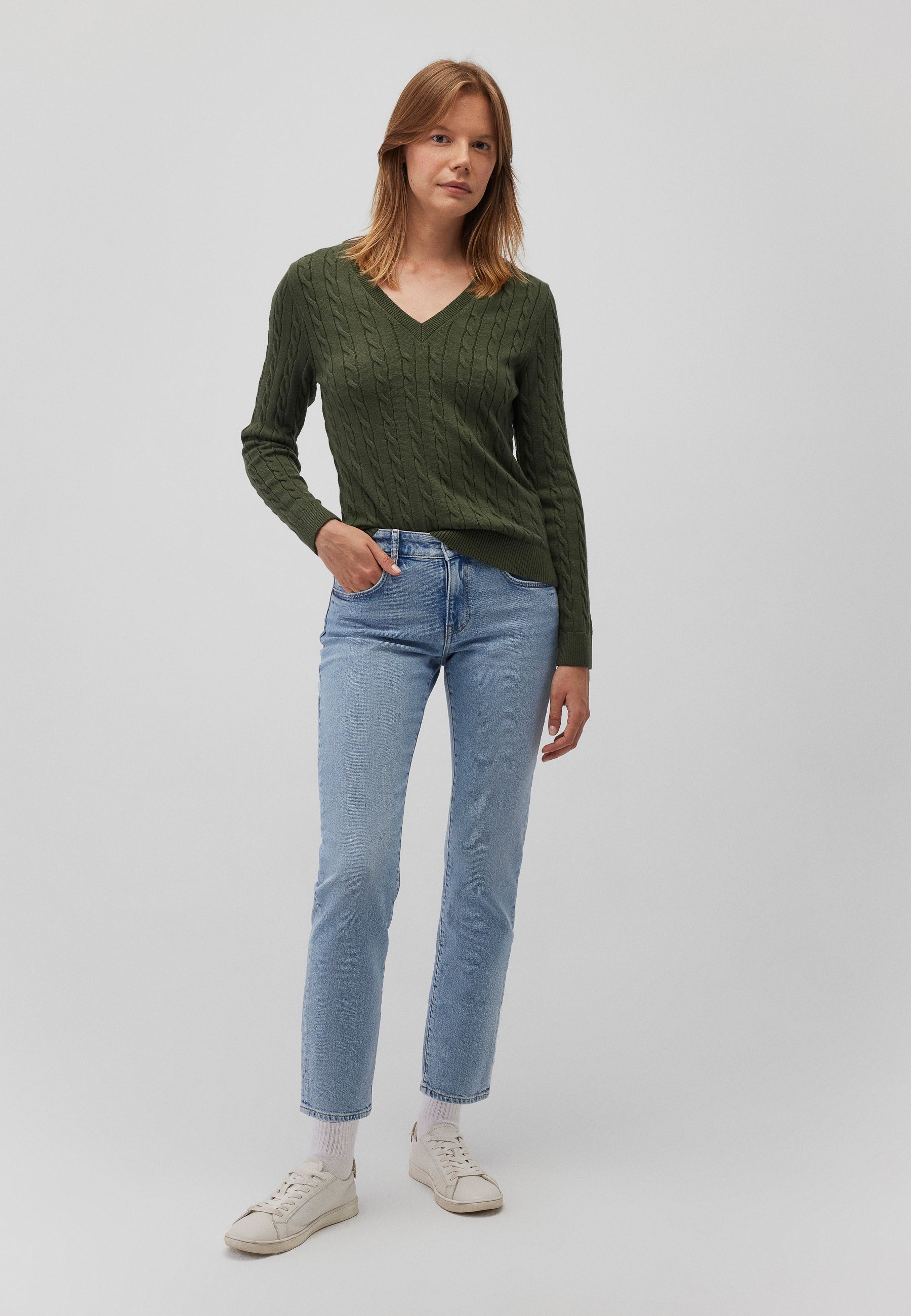 V-NECK SWEATER