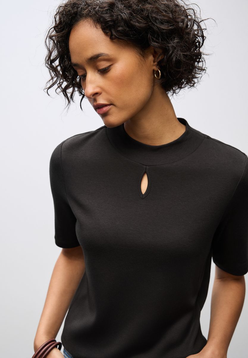 Shirt mit Cut-Out Detail