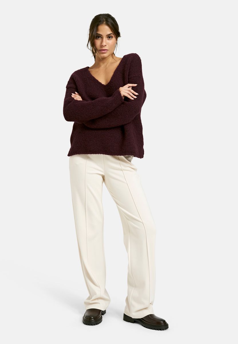 V-Neck pullover with oversized shoulders and 1/1 sleeves