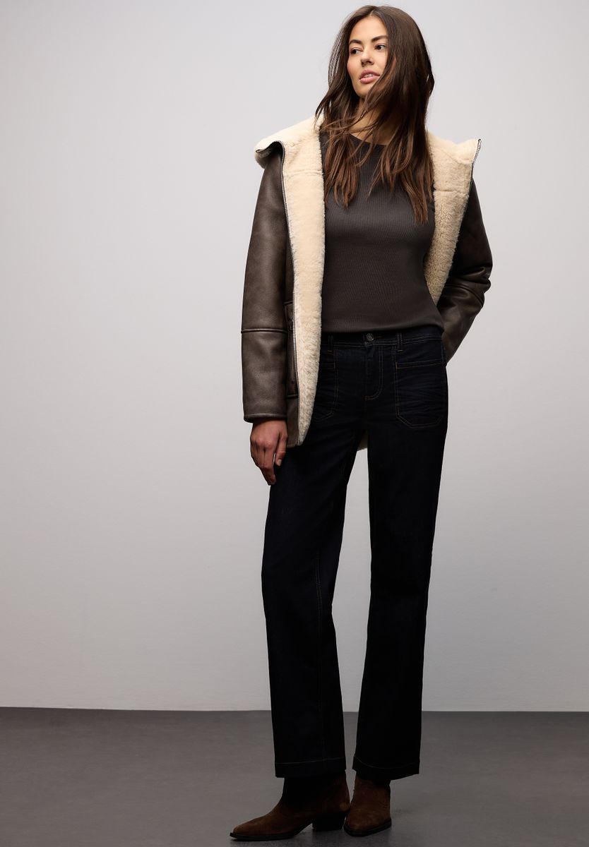 Basic Top mit Rippstruktur