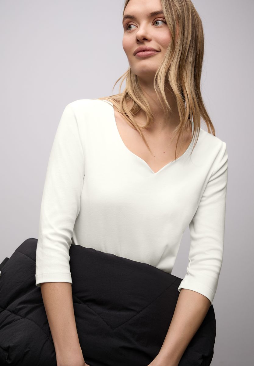 Shirt mit Herzausschnitt