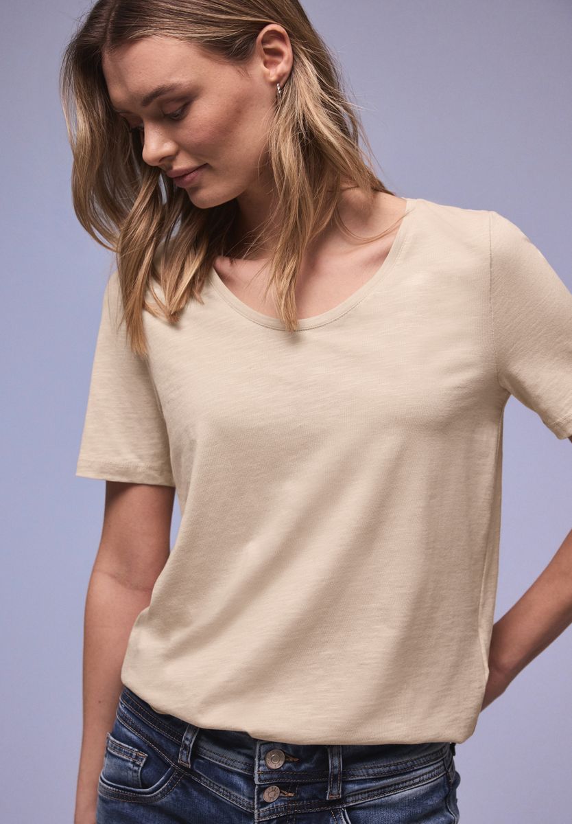 Basic T-Shirt mit gerundetem V-Neck