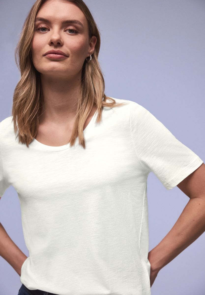 Basic T-Shirt mit gerundetem V-Neck