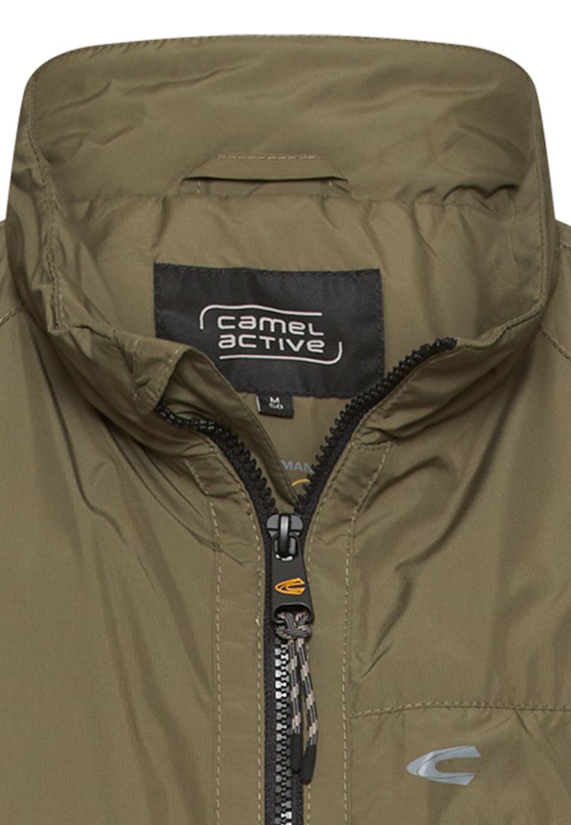 Leichte Weste aus wasserabweisendem Material