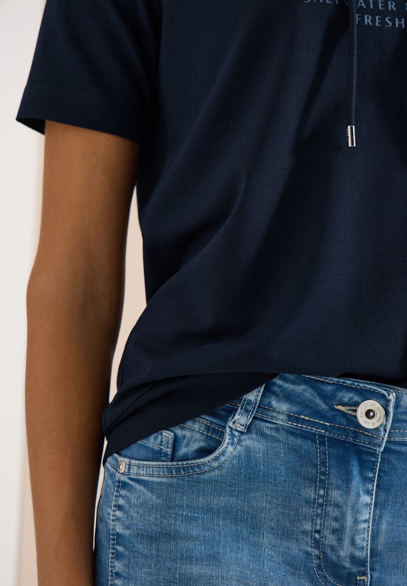 Kurzarm Shirt mit Kapuze und Wording