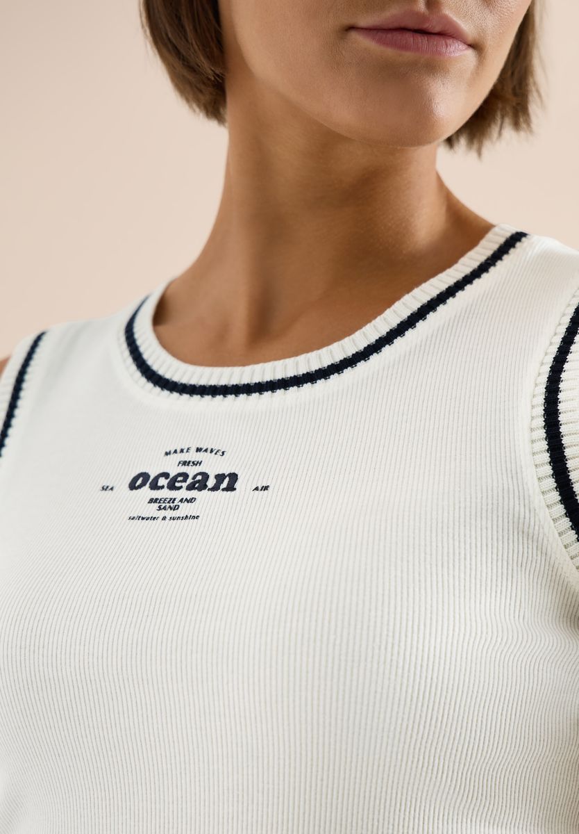 Top mit Rundhals und Kontrastdetails