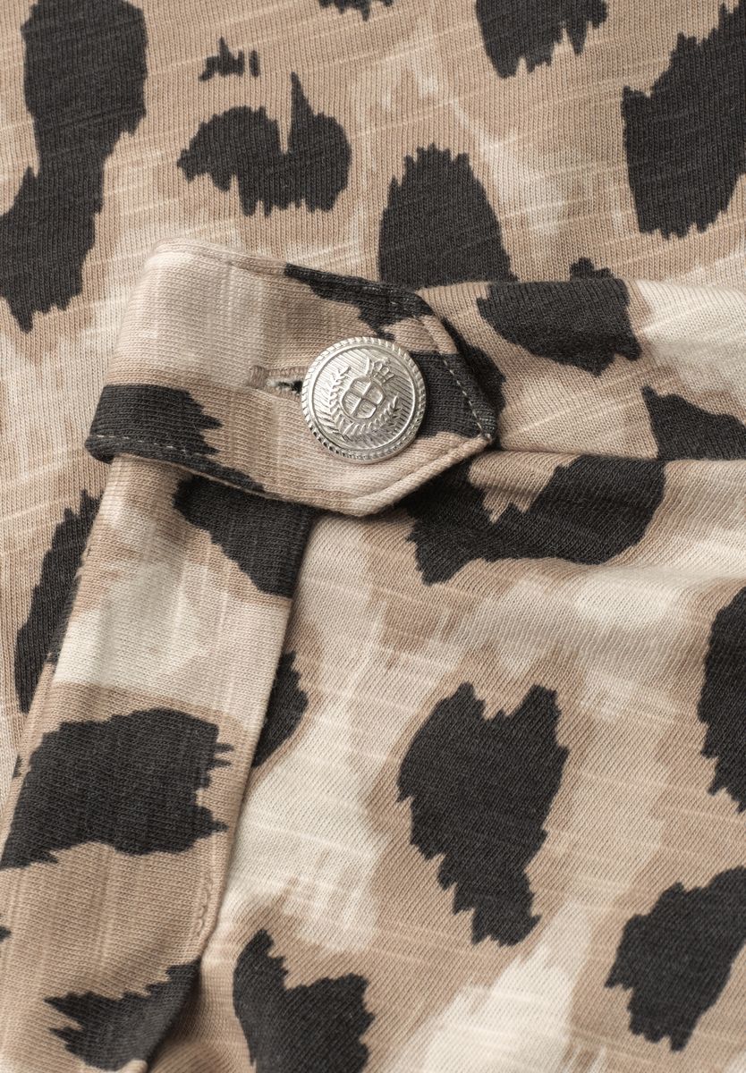 Dropped Shoulder Shirt mit Leo-Muster