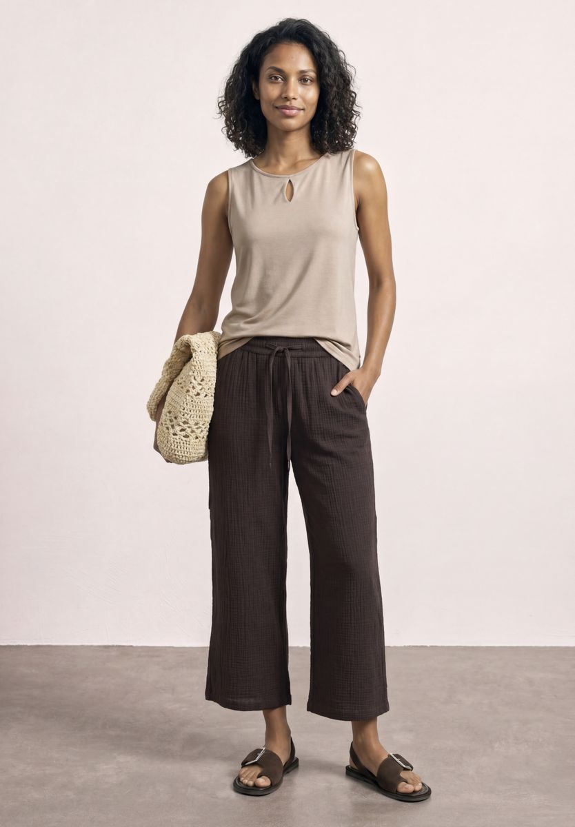 Top mit Rundhals und Cut-Out-Detail