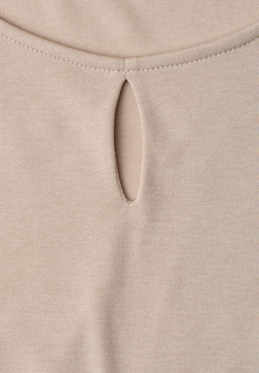 Top mit Rundhals und Cut-Out-Detail