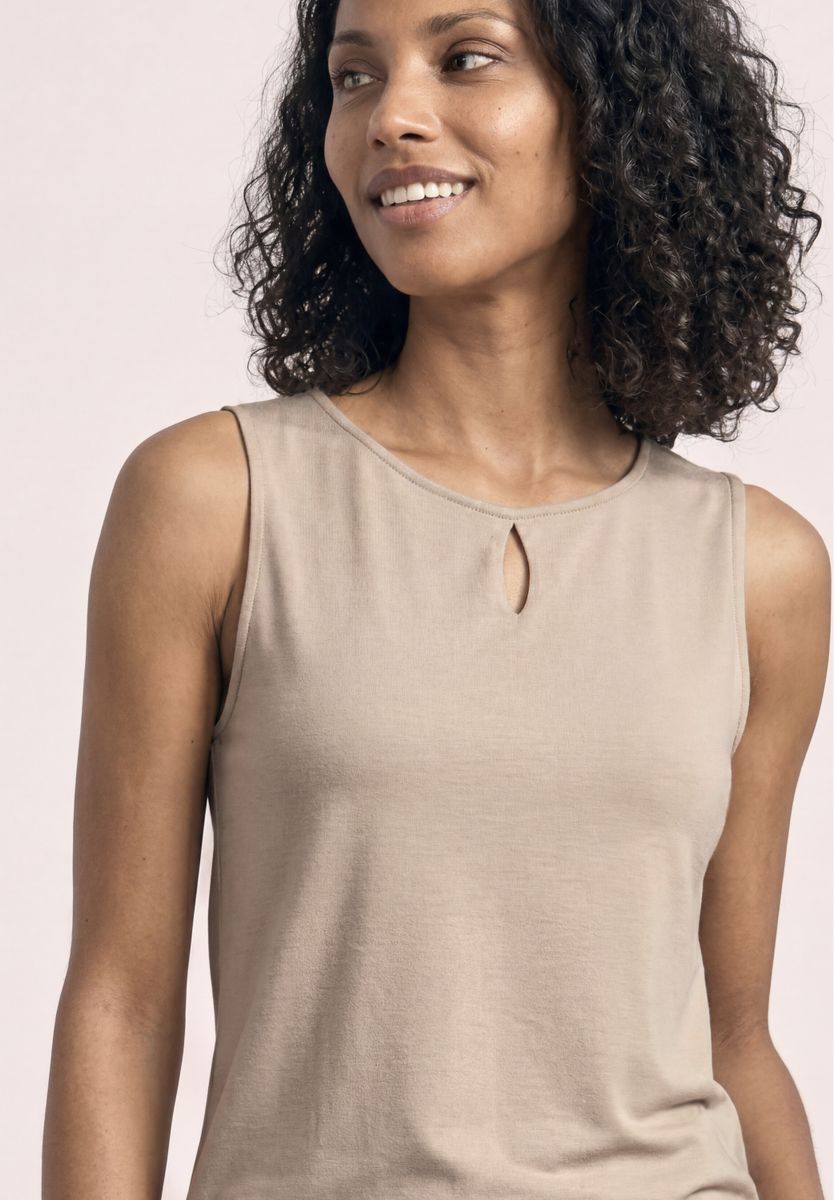Top mit Rundhals und Cut-Out-Detail