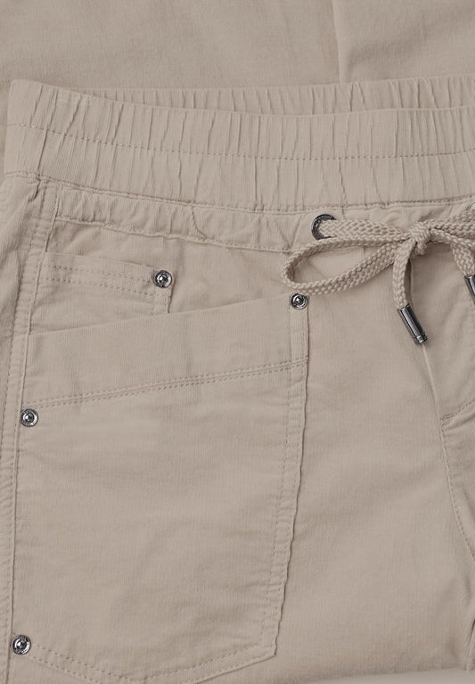 Slim Leg Cordhose im Loose Fit