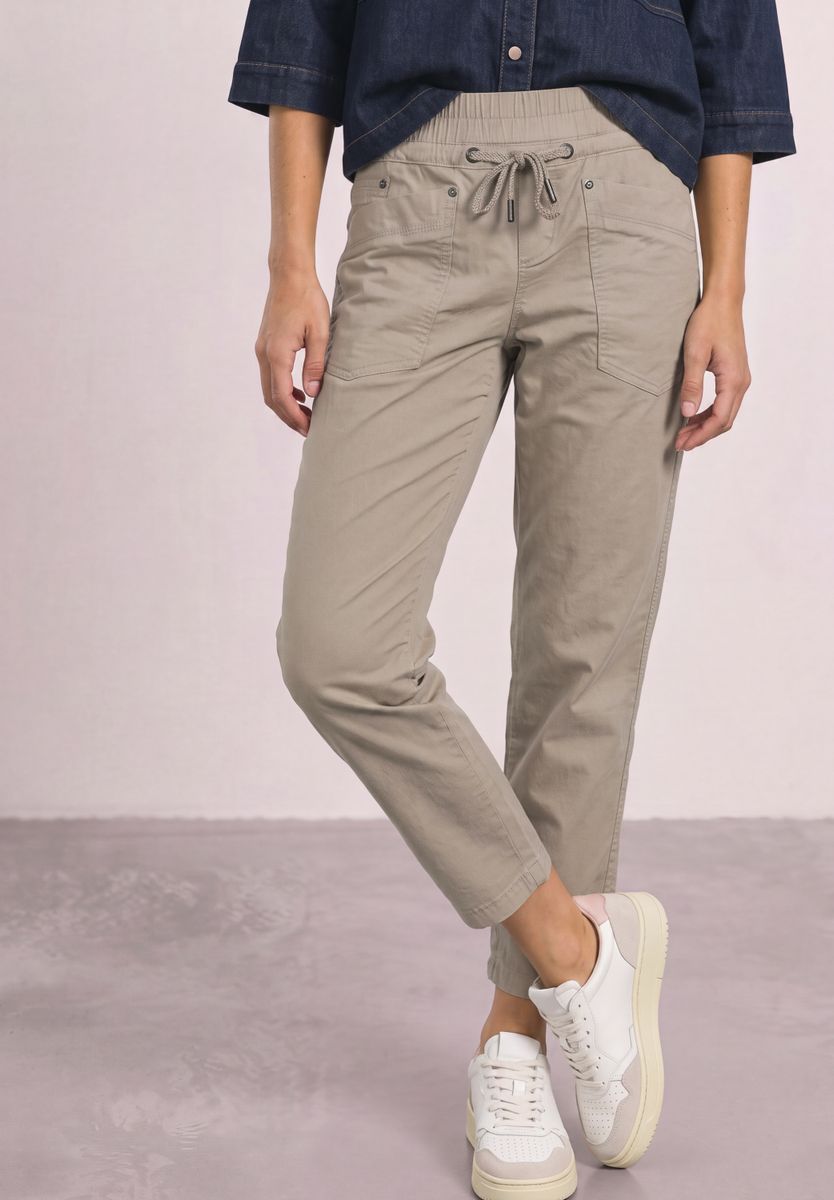 Slim Leg Cordhose im Loose Fit