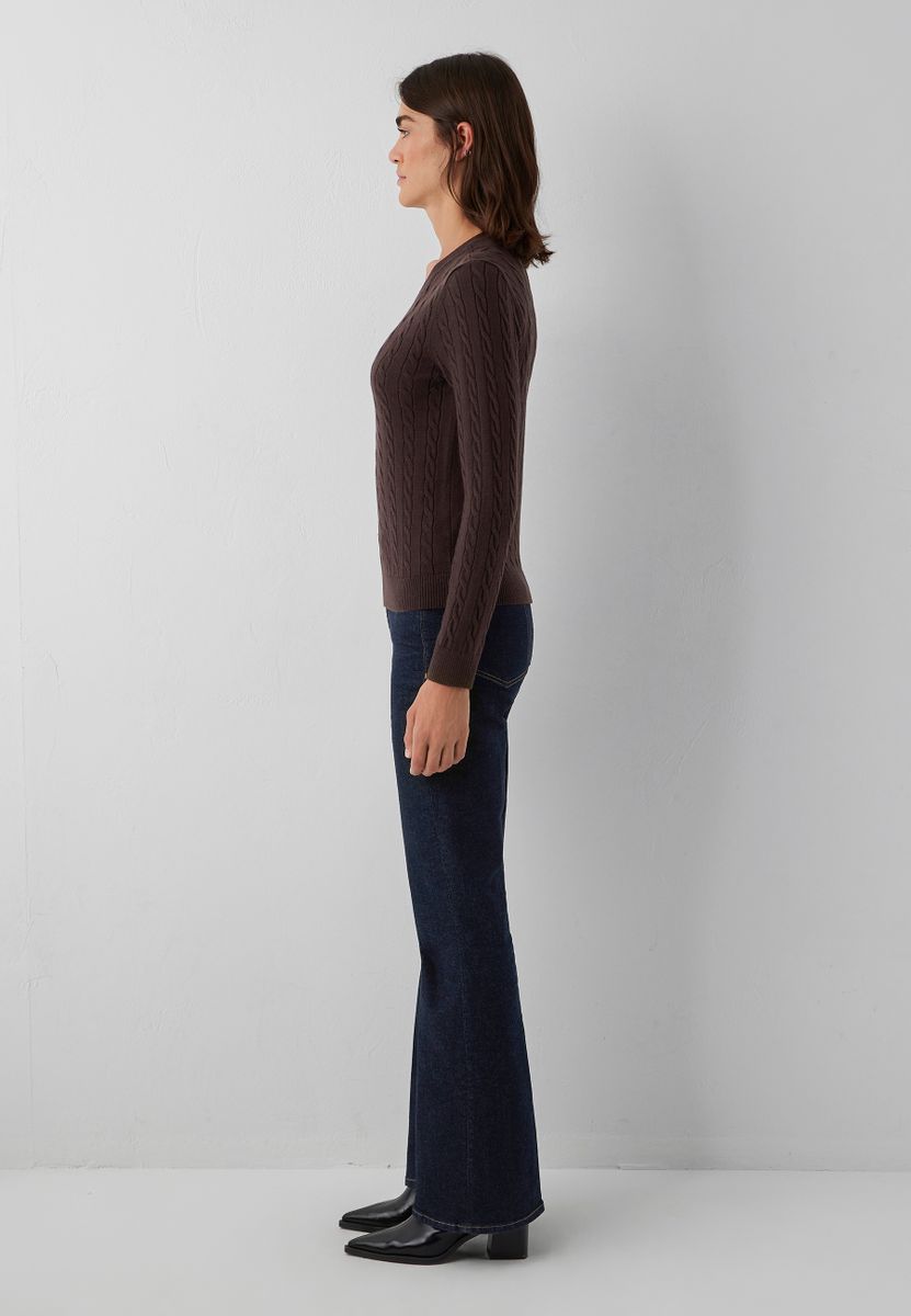 V-NECK SWEATER