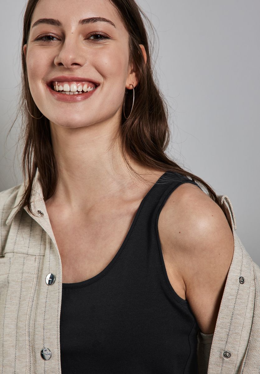 Basic Top mit Rundhals in Unifarbe